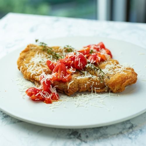 Schnitzel with paprika and fresh tomatoes