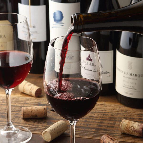 【お酒の品揃え◎】バル料理に欠かせない！世界のワイン