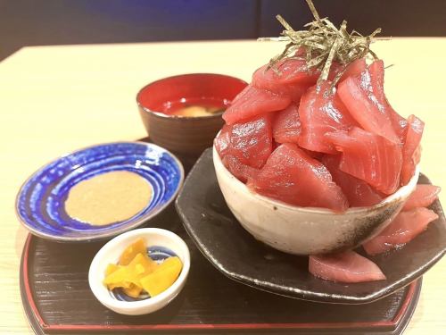 【超オススメ】もりもりマグロの漬け丼