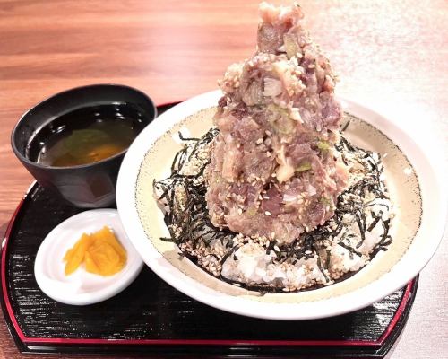 【超名物！】たっぷり海鮮なめろう丼