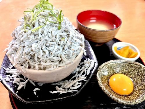 【夏季限定】滿滿一碗銀魚飯