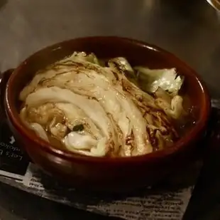 Anchovy cabbage with fresh green laver