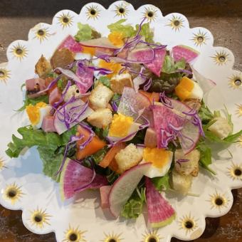 三浦地野菜と厚切りベーコンシーザーサラダ