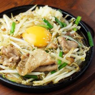 Stir-fried iron plate meat and vegetables / Stamina grilled on an iron plate / Goya champuru