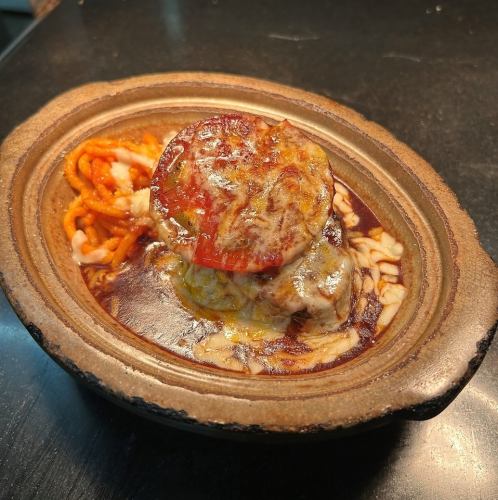 フレッシュトマトとチーズハンバーグのオーブン焼き