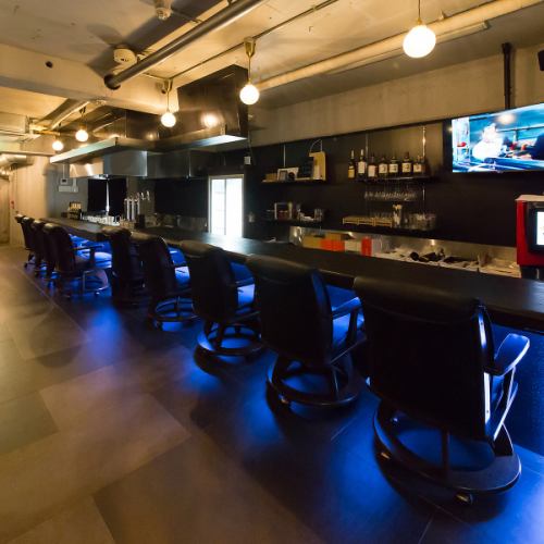 おひとり様からでも気軽にお座りいただけるカウンター席を9席ご用意しております。