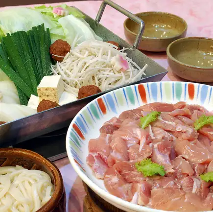 5月~【個室プラン】鶏すき焼き鍋+大皿料理「にぎわいコース」+飲み放題付き4,500円(税込)