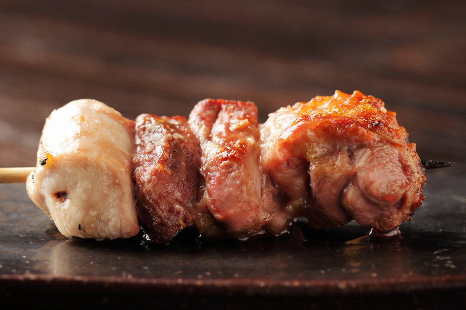 新鮮なぎたろう軍鶏を炭火で焼いた絶品の串焼きを各種ご用意！