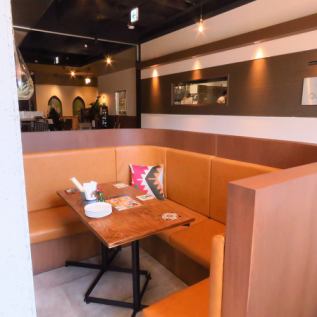 The box sofa seats in the back of the store can be used by 3 people ♪ Recommended for girls-only gatherings, birthday parties, lunch !! [Orare / all-you-can-eat / all-you-can-eat / all-you-can-drink / Chuomachi]
