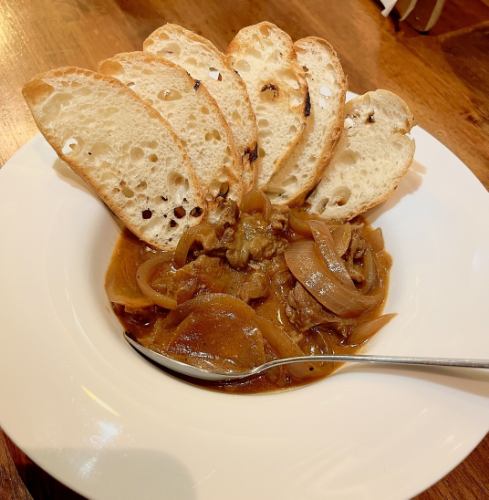 牛すじ赤ワイン煮込み