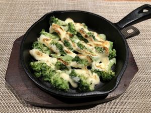 Broccoli baked with mayonnaise