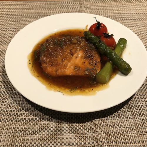 Fragrant butter sauteed salmon