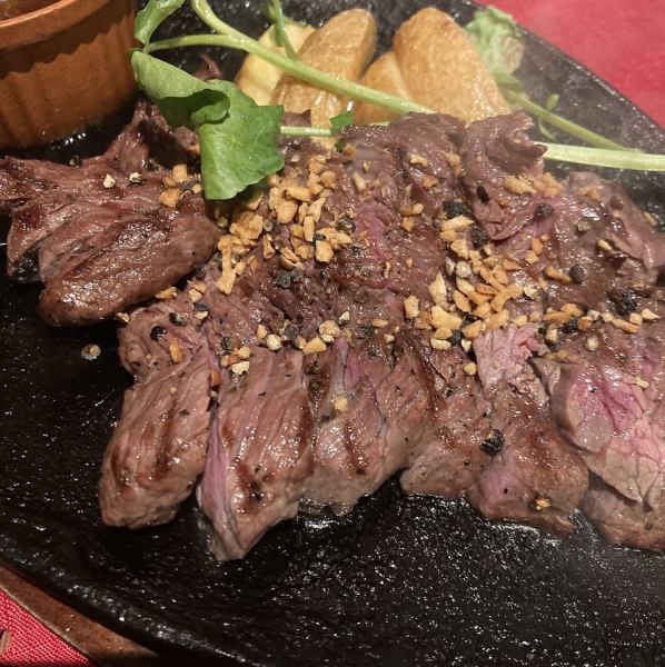 人気の赤身肉レアステーキ【ビステッカ[ハラミ]】