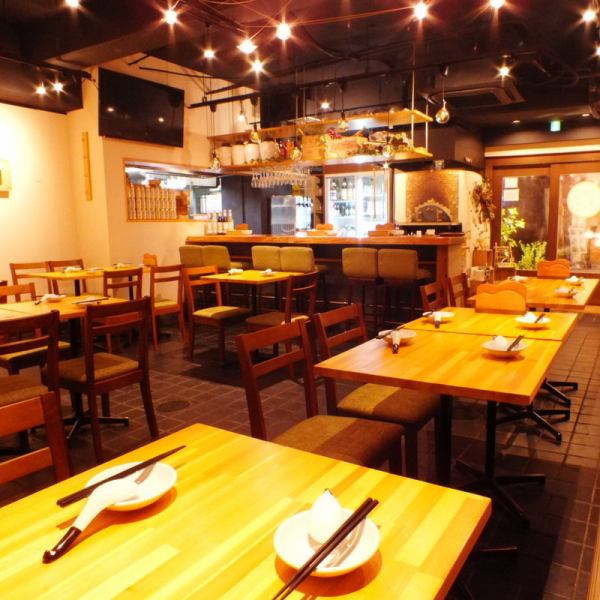 最大80名様まで貸切可能！当店はエントランスすぐの手前スペースと奥スペースに分かれており、それぞれに異なる雰囲気。つまり2種フロアを貸切という、ちょっと贅沢な利用が可能♪各種宴会やウエディング等活用方法は無限☆