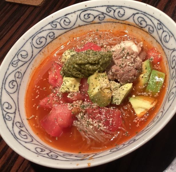 トマトバジルの韓国冷麺