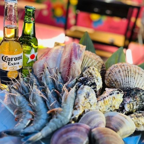 [BBQ on the terrace] With Carry BBQ Deluxe (meat and seafood) plan, 8 dishes total, 4,900 yen (tax included)