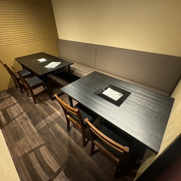完全個室のVIPルームをご用意しております。4名から10名様までご利用いただけるこのスペースは、完全プライベートな空間で、周囲を気にせずお楽しみいただけます。沖縄料理としゃぶしゃぶを贅沢に堪能できる特別なひとときを、ぜひこのVIPルームでお過ごしください。大切な方との特別な時間にぴったりです。