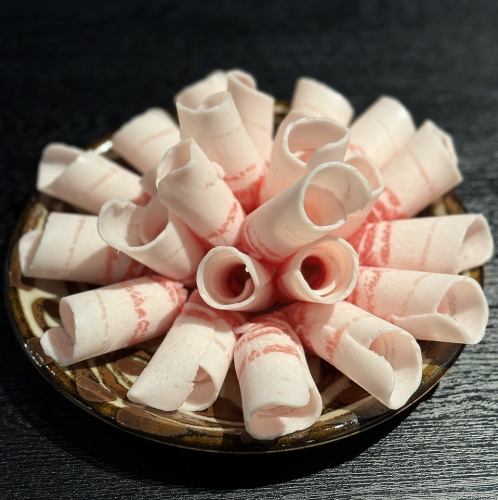 沖縄県特産の豚肉あぐーでいただく絶品のしゃぶしゃぶ！