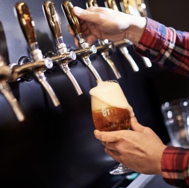全６~７種の地ビールを楽しめる！♪目の前で店員がドイツ製のタップから冷えたビールをお注ぎ致します