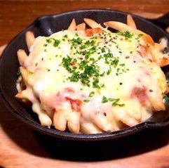 Fried potato meat sauce with cheese