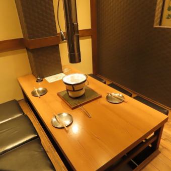 仕事終わりの仲間との一杯にもピッタリの座敷席もご用意！