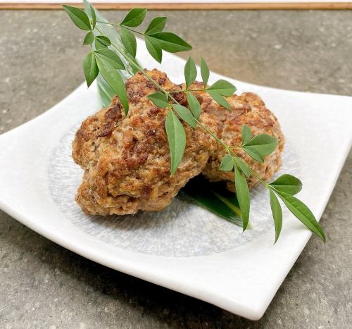 金べこ自家製 牛タンハラミの炭火焼ハンバーグ