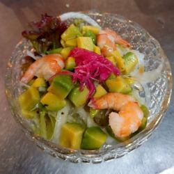 새우와 아보가도 샐러드