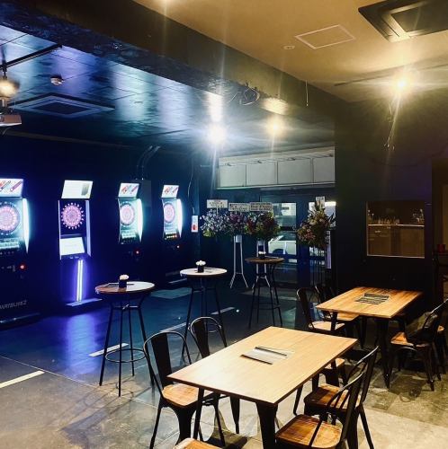 <p>遊んで飲める！みんなで楽しめるエンタメ空間◎スタイリッシュな店内で、ドリンク片手にダーツを楽しめる当店。スポーツ観戦しながらの乾杯はもちろん、みんなで盛り上がれるダーツ！初心者も気軽に楽しめるので、初めての方も安心♪仕事帰りの一杯、友人との飲み会、デートにもおすすめ！</p>