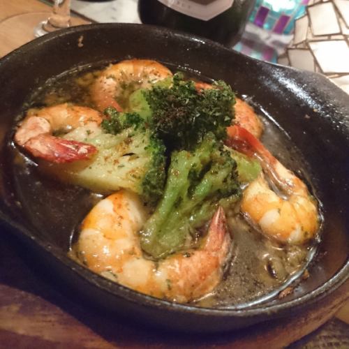 Shrimp and broccoli ahijo