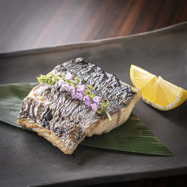 国産備長炭で旬の食材を香ばしく焼き上げた、炭火香るこだわりのおすすめ一皿
