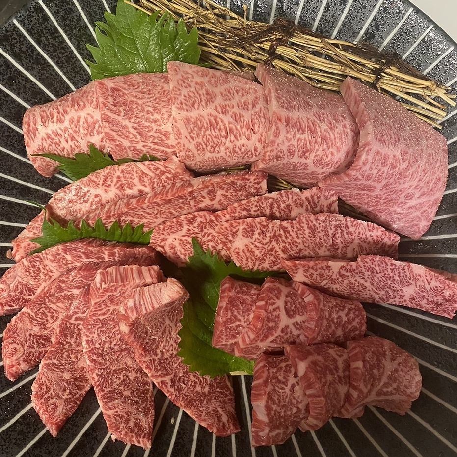 Please enjoy Shimane Wagyu beef produced directly by the butcher shop.