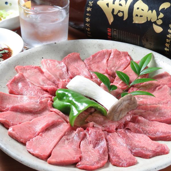 【肉厚！】上塩タン♪ぶ厚く切ったタンは旨味がぎゅっと凝縮されています◎