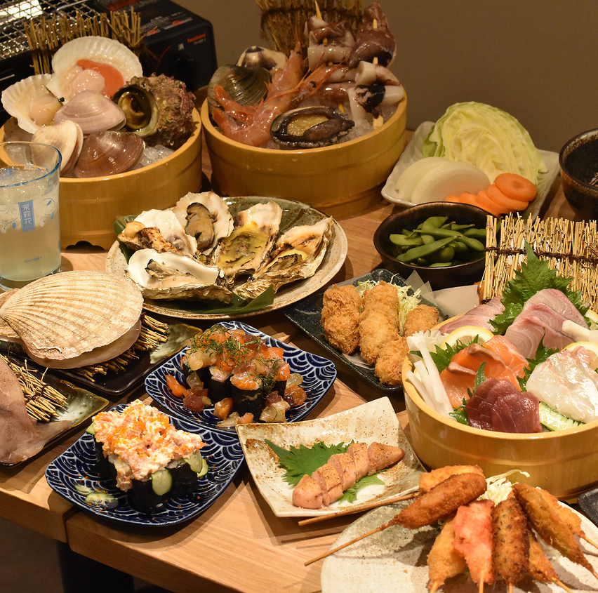 京都市場直送の新鮮な魚介を、都市で楽しめる浜焼きスタイルで提供する「マル都水産」