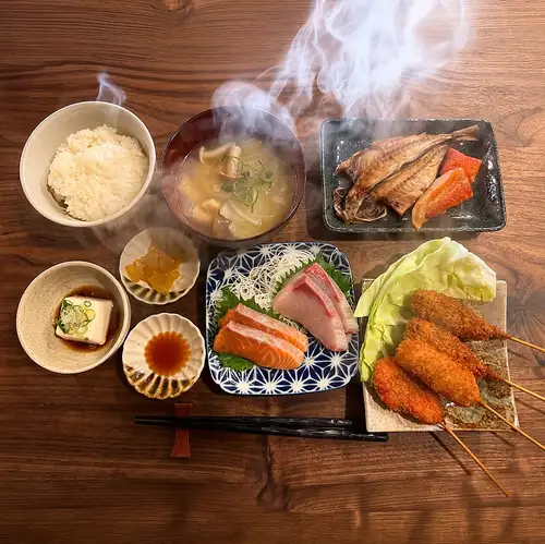 ランチは豪華定食メニュー