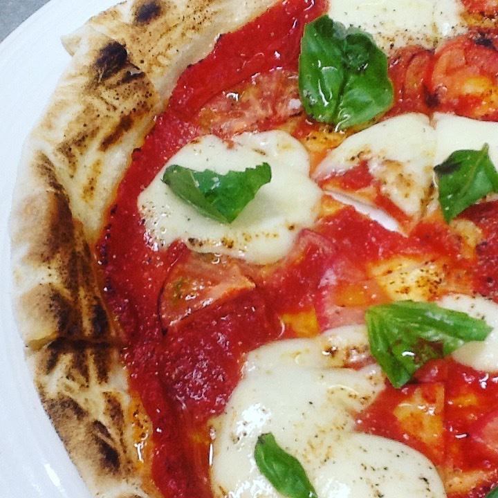 《Speaking of PIZZA!》 Margherita with fresh tomatoes