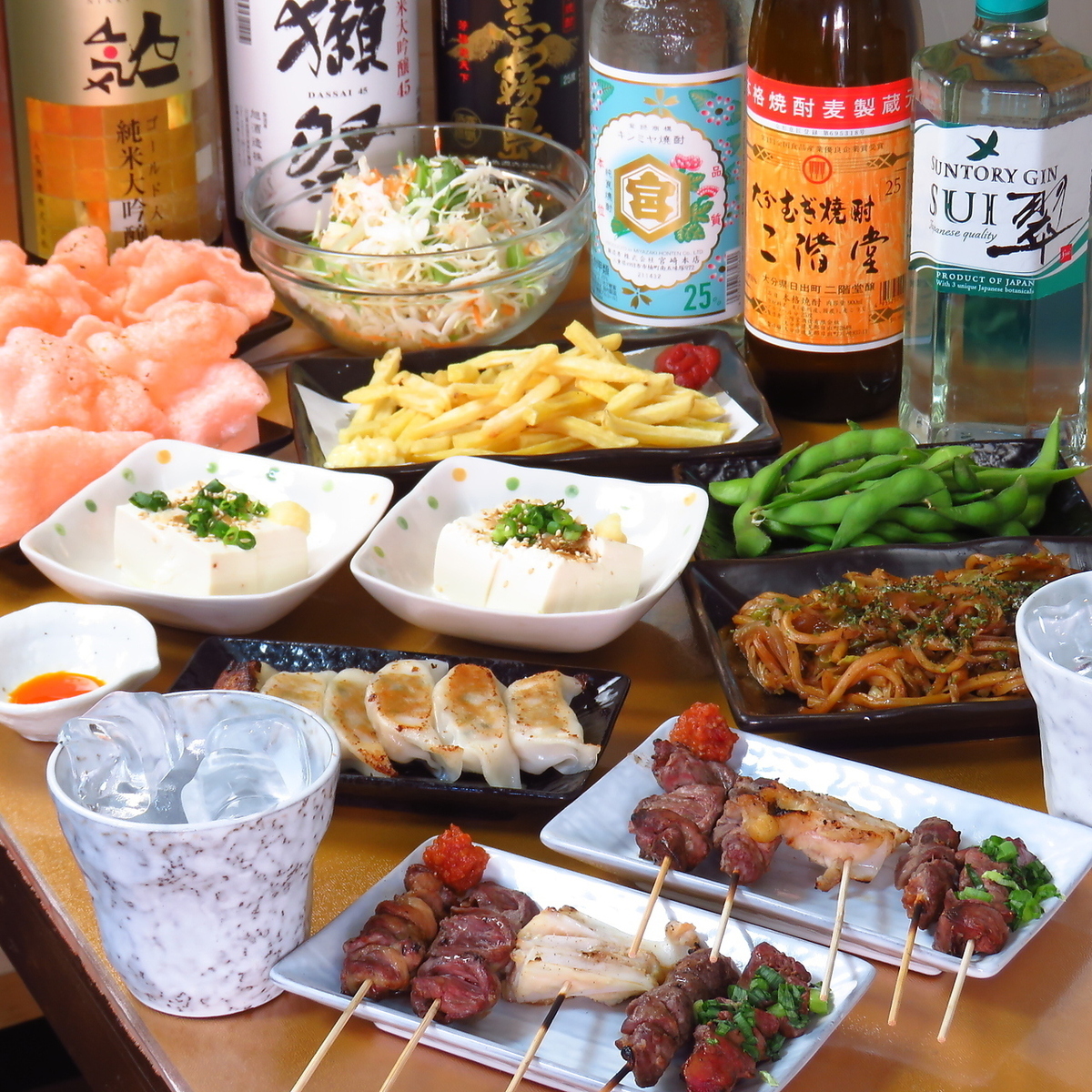 炭火で香ばしく焼き上げた国産手打ち焼き鳥を、隠れ家でしっとりお楽しみください