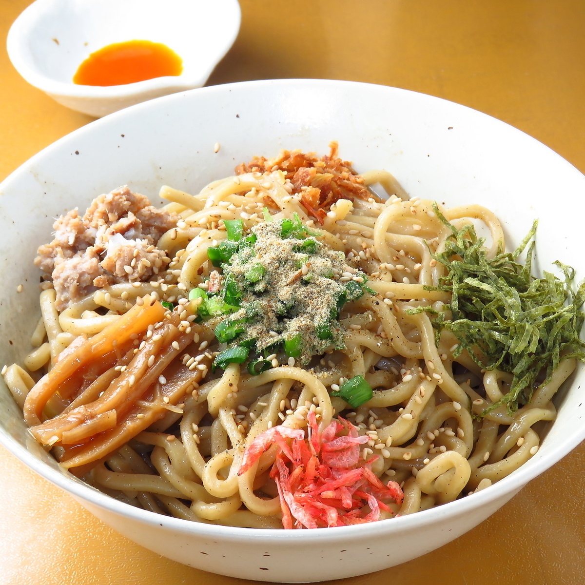 食べ応え満点のGGW麺×自家製だれ◎こだわりの油そば680円(税込)