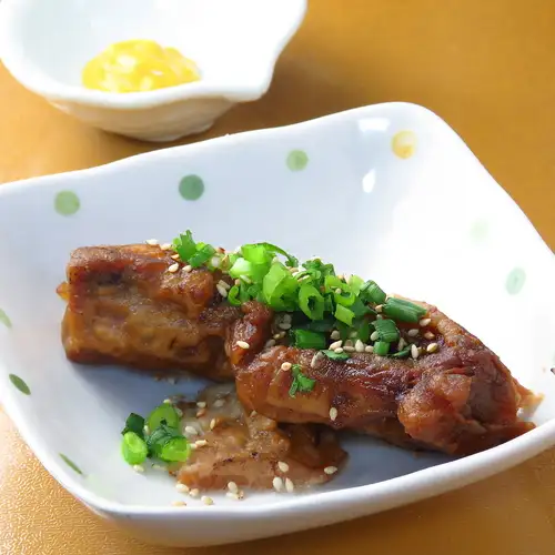 長時間じっくり煮込んだトロトロ角煮