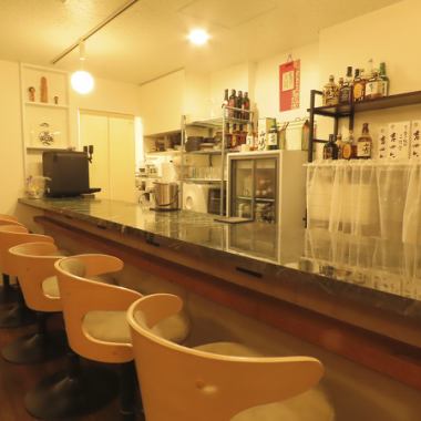 ひとり飲みに最適なカウンター席あります♪