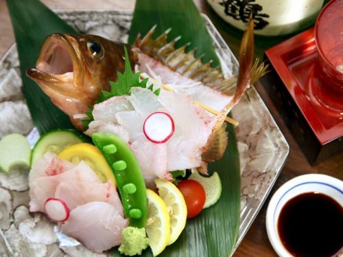 Various seasonal fish items starting from 850 yen per person