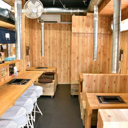 【最大25名までの大人数団体様でのご利用が可能！】各種ご宴会でのご利用を歓迎いたします！落ち着きつつも活気のある雰囲気が漂う心地良い空間で、自慢のお料理の数々をお楽しみください。また、当店では貸切も承っておりますので、人数・お時間やご要望等ございましたら、お気軽にお問い合わせください◎