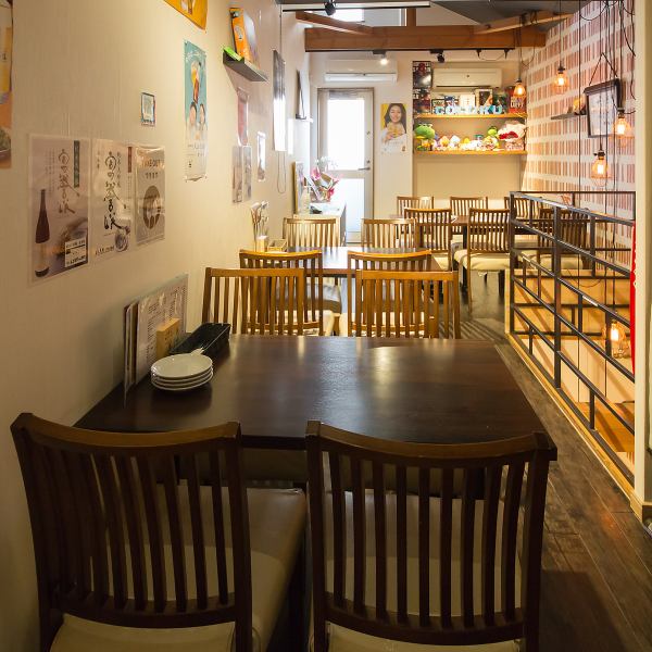 ≪店内雰囲気≫店内はカジュアルで温かみのある雰囲気が広がっています。友人や家族との集まりに最適で、リラックスしたひとときを提供します。階段を上がると、さらに広がるスペースがあり、女子会や小規模な宴会にもぴったりな環境です。特別な日を過ごすのに最適な場所として、多くのお客様にご利用いただいております。