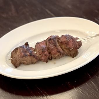仔羊肉のピマンデスペレット（バスク唐辛子）風味