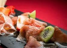 生ハムと季節フルーツ