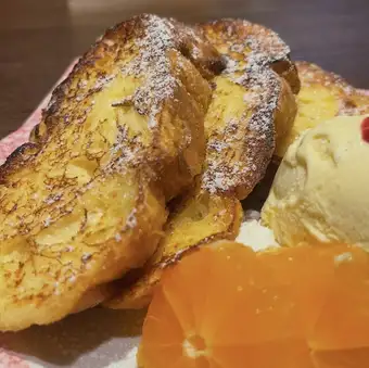 フレンチトーストとフルーツ