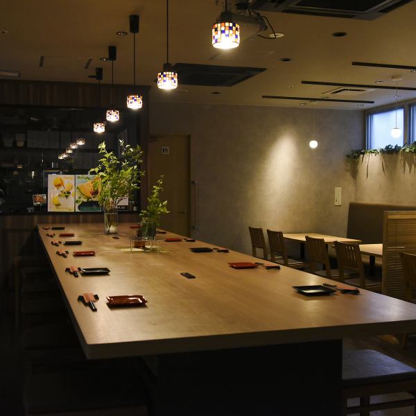 【宴会・女子会に】貸切ビュッフェプラン、ご用意しております！落ち着いた店内は肩肘張らずにご利用いただけます。誕生日・記念日、女子会、ご家族でのご利用等、あらゆるシーンでご利用いただけます♪店内広々、段差もございませんので、ご家族でもご利用しやすいですよ♪