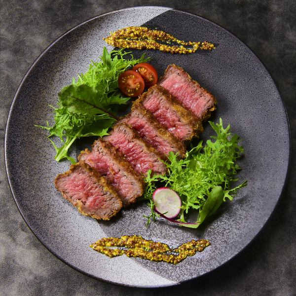 【豊富なメニュー数】名物の和牛ビフカツ1,800円（税込）をはじめとする、50種類以上の単品メニュー