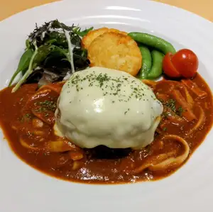 燉漢堡牛排配融化起司