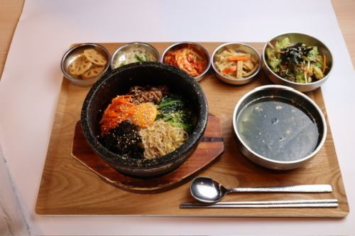 Lunch opens at 11:00! The most popular stone-baked bibimbap