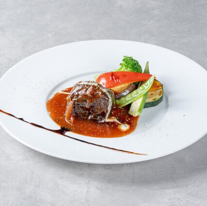 赤ワイン煮の和牛ほほ肉